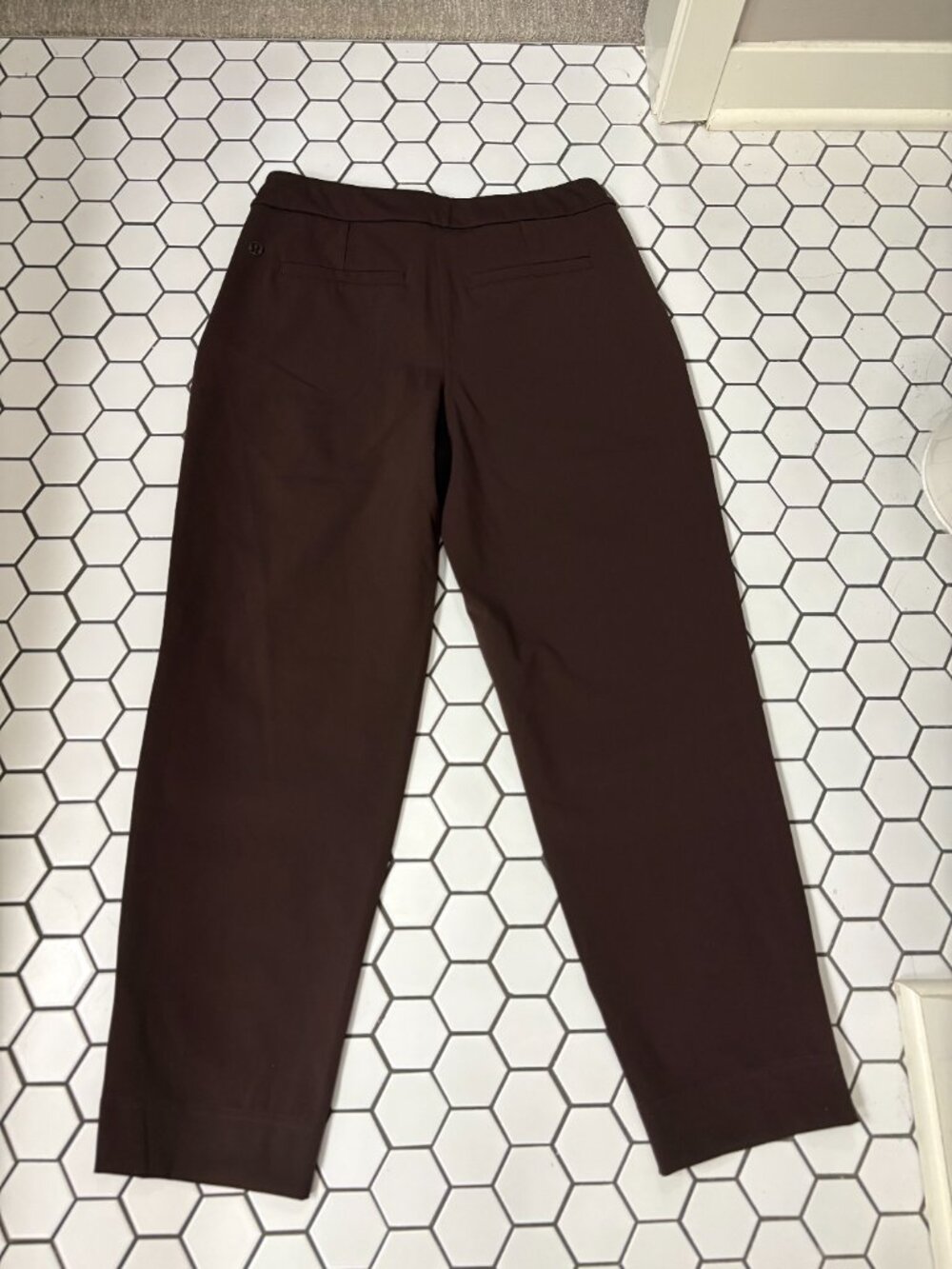 Lululemon Tapered Leg Mid Rise Pant 7/8 Luxtreme Espresso Size S - Picture 3 of 5